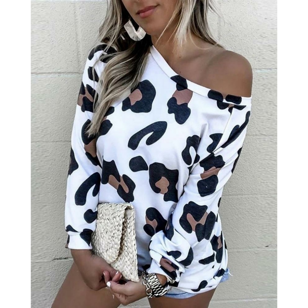 💜LAST ONE Black and White Leopard Cozy Sweater - Picture 2 of 4